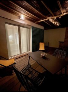 terrasse et pergola mobilier extérieur ambiance nuit haritzaga chambre d'hôte biarritz