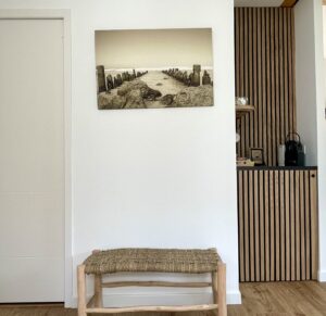 banc en bois tableau photo sur toile aménagement placard entrée chambre d'hôte Haritzaga Biarritz